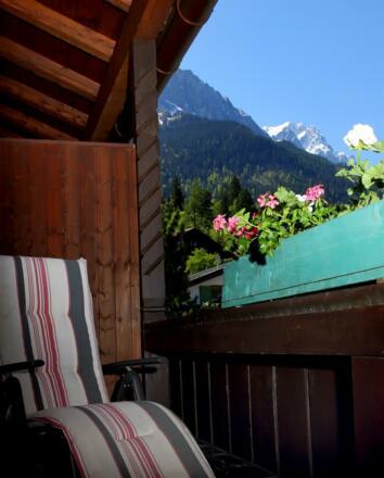 Balkon Wohnung Edelweiß mit Zugspitzblick