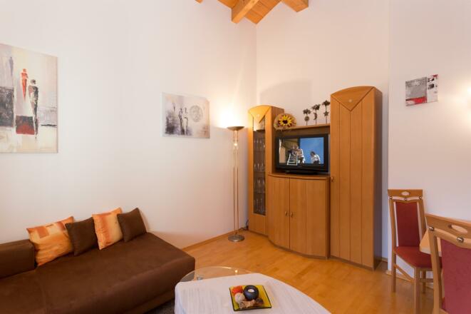 Wohnzimmer mit Flachbild TV