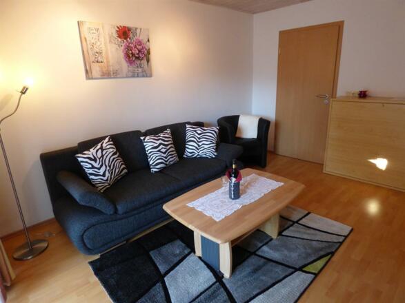 Wohnzimmer mit Querklappbett