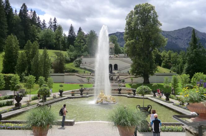 Schloss Linderhof umgeben vom Ettaler Forst