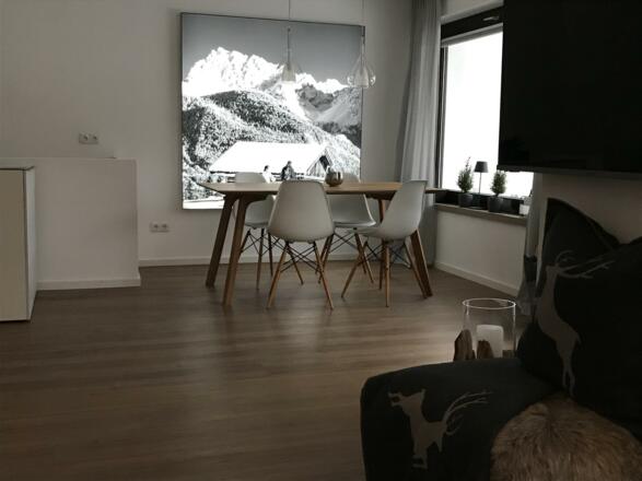 HgJv9kXeQoKvxzBDcXiz4g