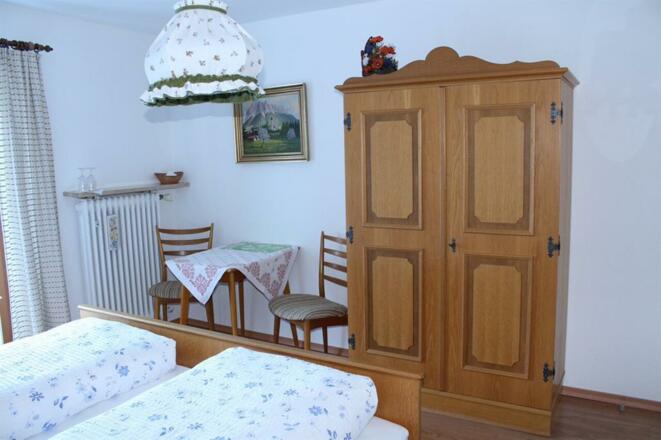 DZ 1 Sitzgelegenheit mit Kasten