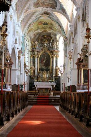Pfarrkirche St. Zeno Isen, Blick auf Altar