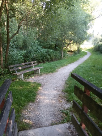 Am Ufer der Isen entlang