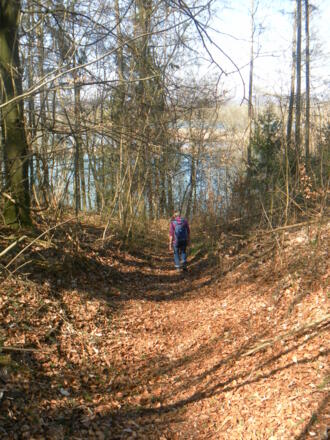 kurzer Abstieg auf die tiefere Terrasse