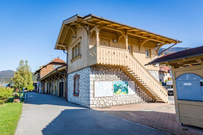 Tourist Information Kochel a. See, Rückseite am Bahnhof