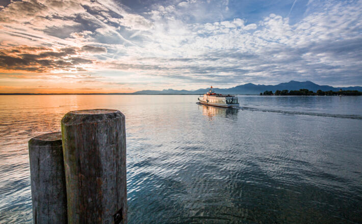 Stimmungsvoller Abend auf dem Chiemsee ©-Chiemsee-Alpenland Tourismus