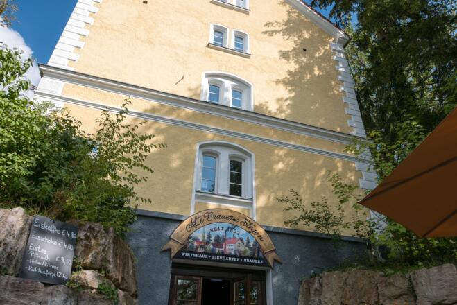 Alte Brauerei Stegen. Eingang zum bayerischen Restaurant 