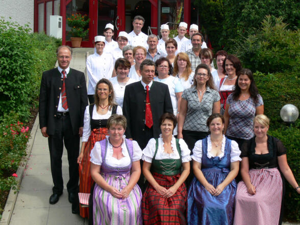 Freundliche Mitarbeiter empfangen Sie