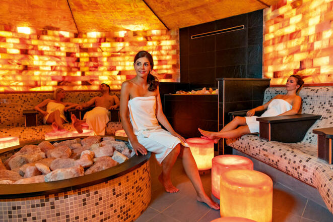 Salzsteingrotte in der Saunawelt der Rottal Terme