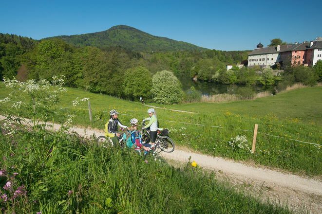 Mit dem Rad bei Höglwörth im Berchtesgadener Rupertiwinkel