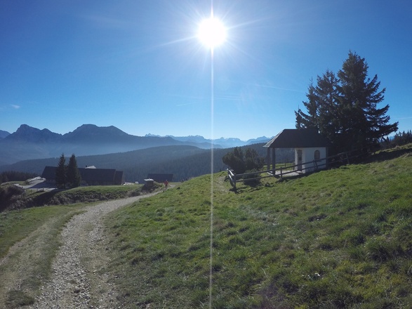 Stoißer Alm - Hütte und Kapelle