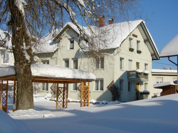 unser Haus im Winter