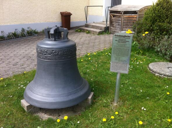 Glocke vor Friedenskirche