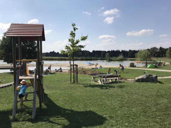 Badesee westlich von Hetten in Hohenpeißenberg