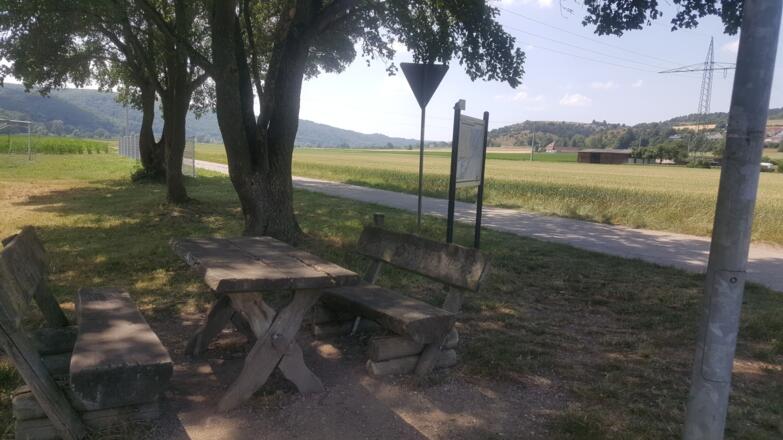 A nice play to have a snack and break during biking/hiking/skating tour