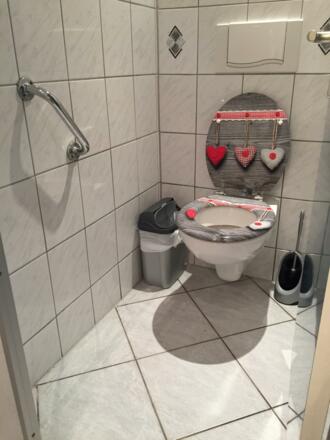 Gaststätte Brückenwirt (kein Rolli WC, Türbreite 54 cm, Tür nach innen)