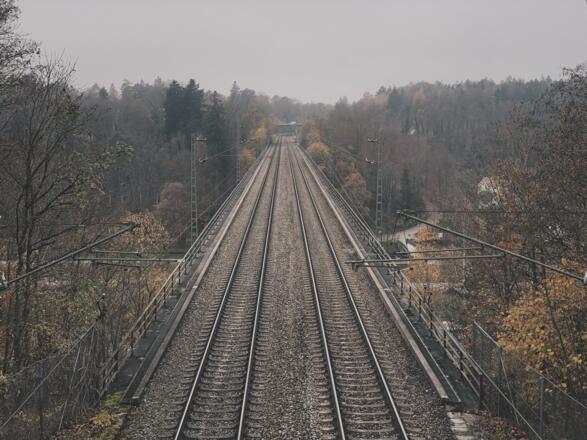 Großhesseloher Brücke Bahnschienen