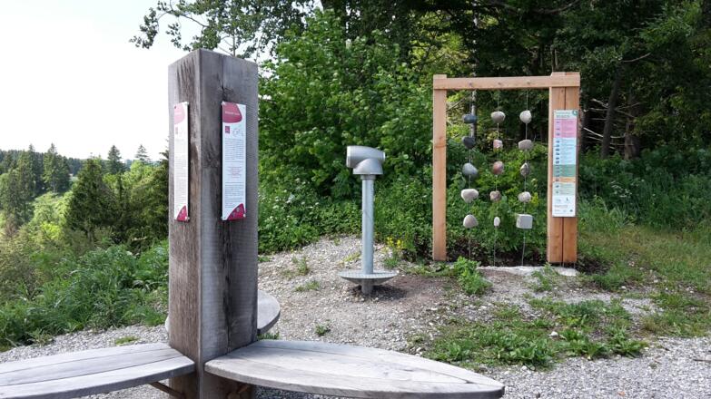 Kieselmobile, Fernrohr und Rastplatz an der Litzauer Schleife