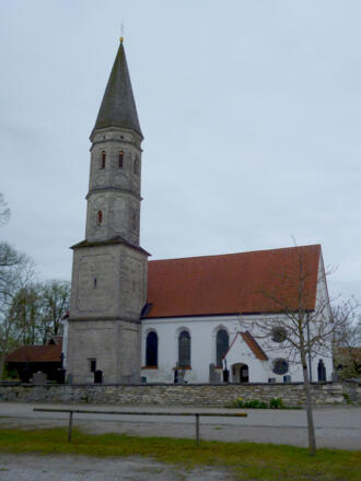 Die Kirche St. Michael im Oberhausener Ortsteil Berg.