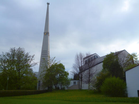 Die Schongauer Stadtpfarrkirche Verklärung Christi von der Rückseite.
