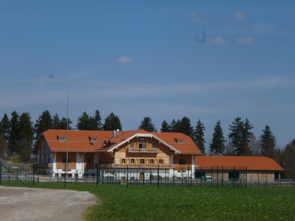 Das Gut Aiderbichl zwischen Seeshaupt und Iffeldorf.