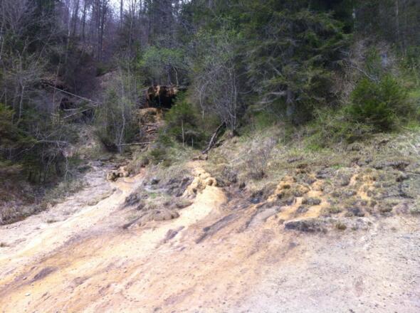 Typische Verfärbungen unterhalb der Kalkstufen