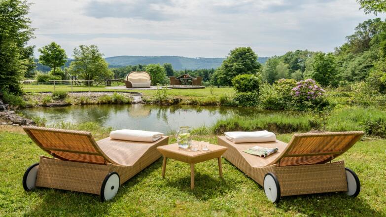 Liegewiese am Landhotel Heimathenhof