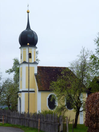 Die kleine Kapelle im Wildsteiger Ortsteil Holz.
