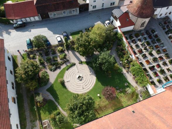 Der Klostergarten in Steingaden mit Labyrinth