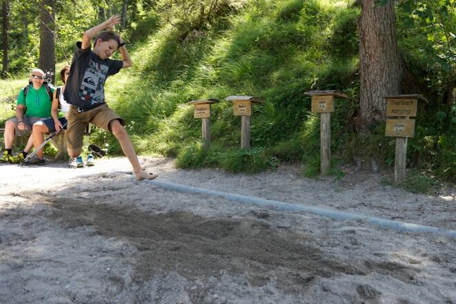Weitsprung am Erlebnispfad