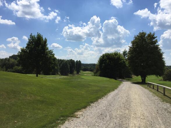 Abfahrt durch Golfplatz Riedhof