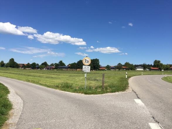 Vor Osterwarngau links abbiegen