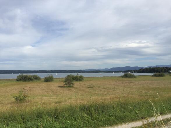 Starnberger See Blick von  Seeseiten