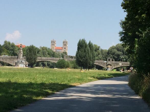 Wittelsbacher Brücke und St. Michael