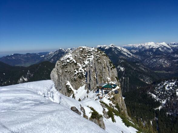 Blick vom Rossstein zur Tegernseer Hütte und Buchstein
