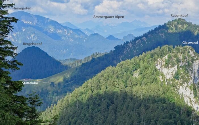 Erster Blick auf Rabenkopf, Staffelalm u.a.