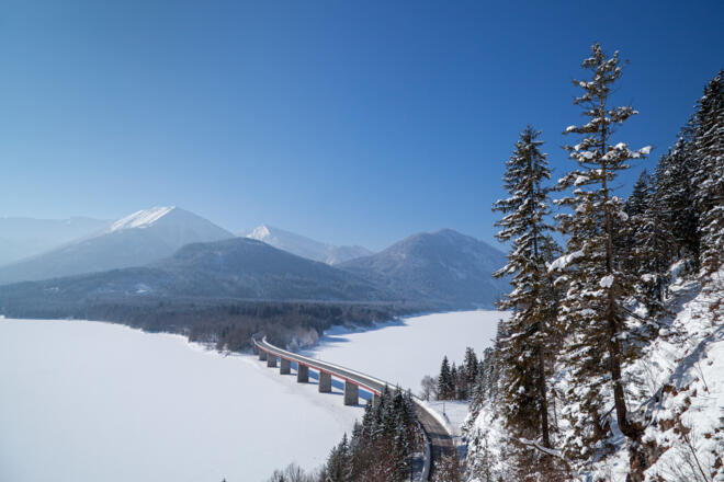 Sylvensteinbrücke im Winter