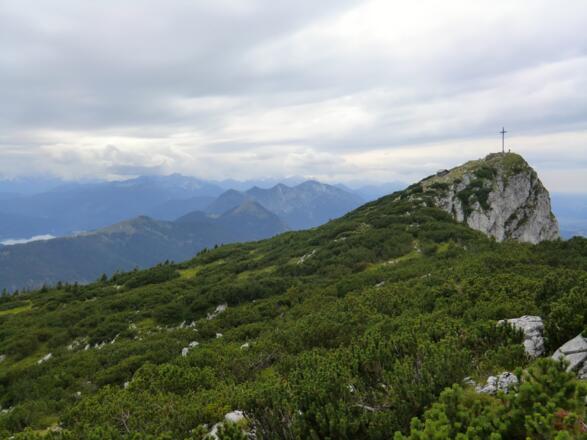 Der Gipfel der Benediktenwand in greifbarer Nähe