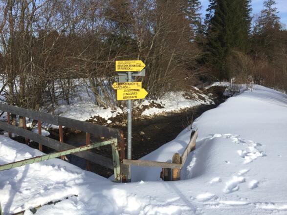 Hier geht es links zur Kirchsteinhütte und rechts über die Hügel zum Parkplatz