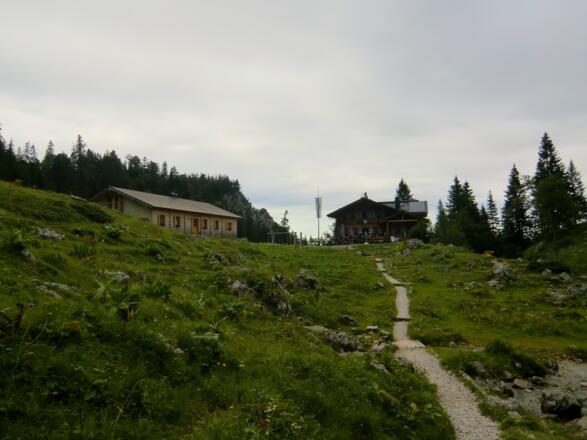 Die Tutzinger Hütte am Fuße der Benediktenwand