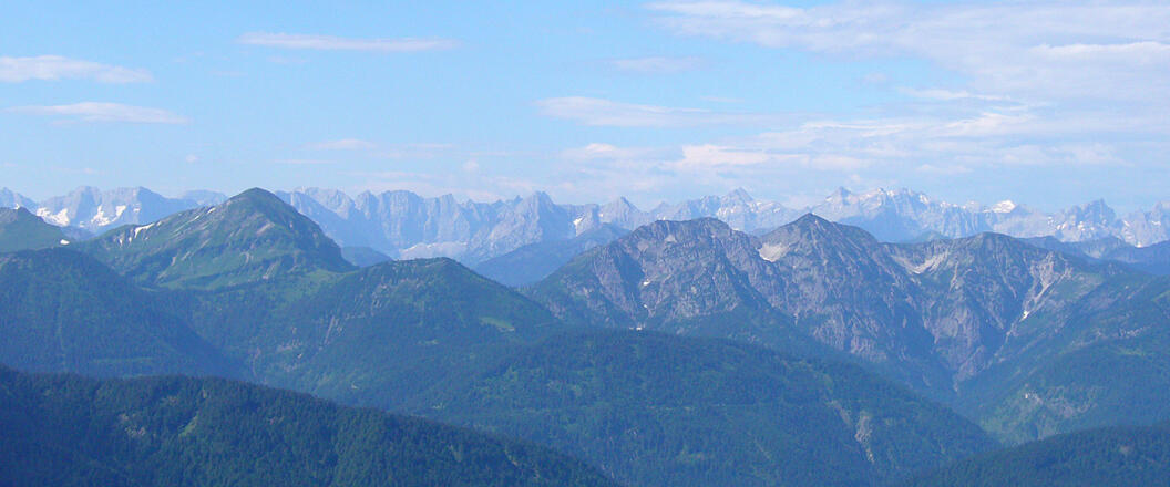 Blick über die Bergwelt von Tegernseer Hütte
