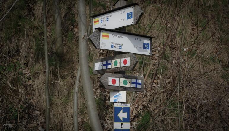 Wegweiser unterhalb Hardeck