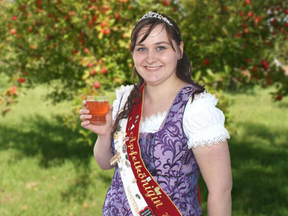 Carolin 1. die Apfelkönigin der Fränkischen Moststraße