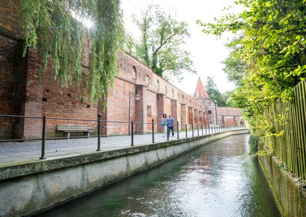 Spaziergang entlang Stadtmauer
