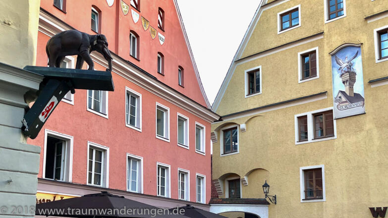 Elefantenapotheke und Storchennest