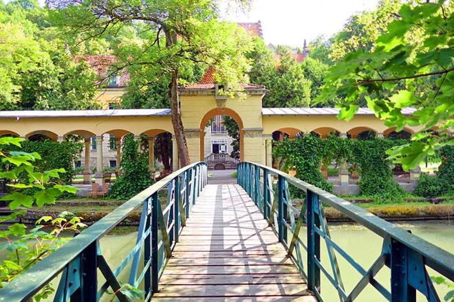 Brücke über die Tauber zum Wildbad