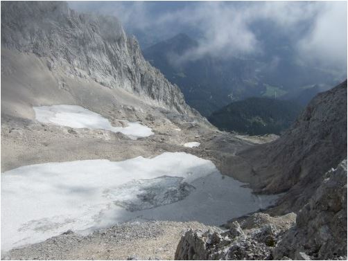 Abstieg über die seilversicherte Brotfallscharte ins Kühkar