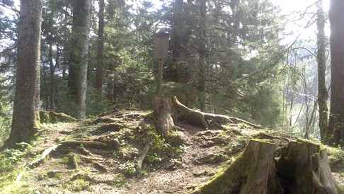 Einige Qi Gong Station finden sich am Höhenweg