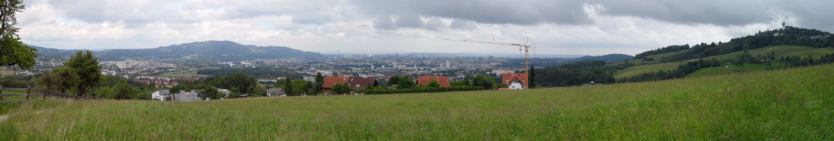 Panorama von Linz vom Bachlberg aus.